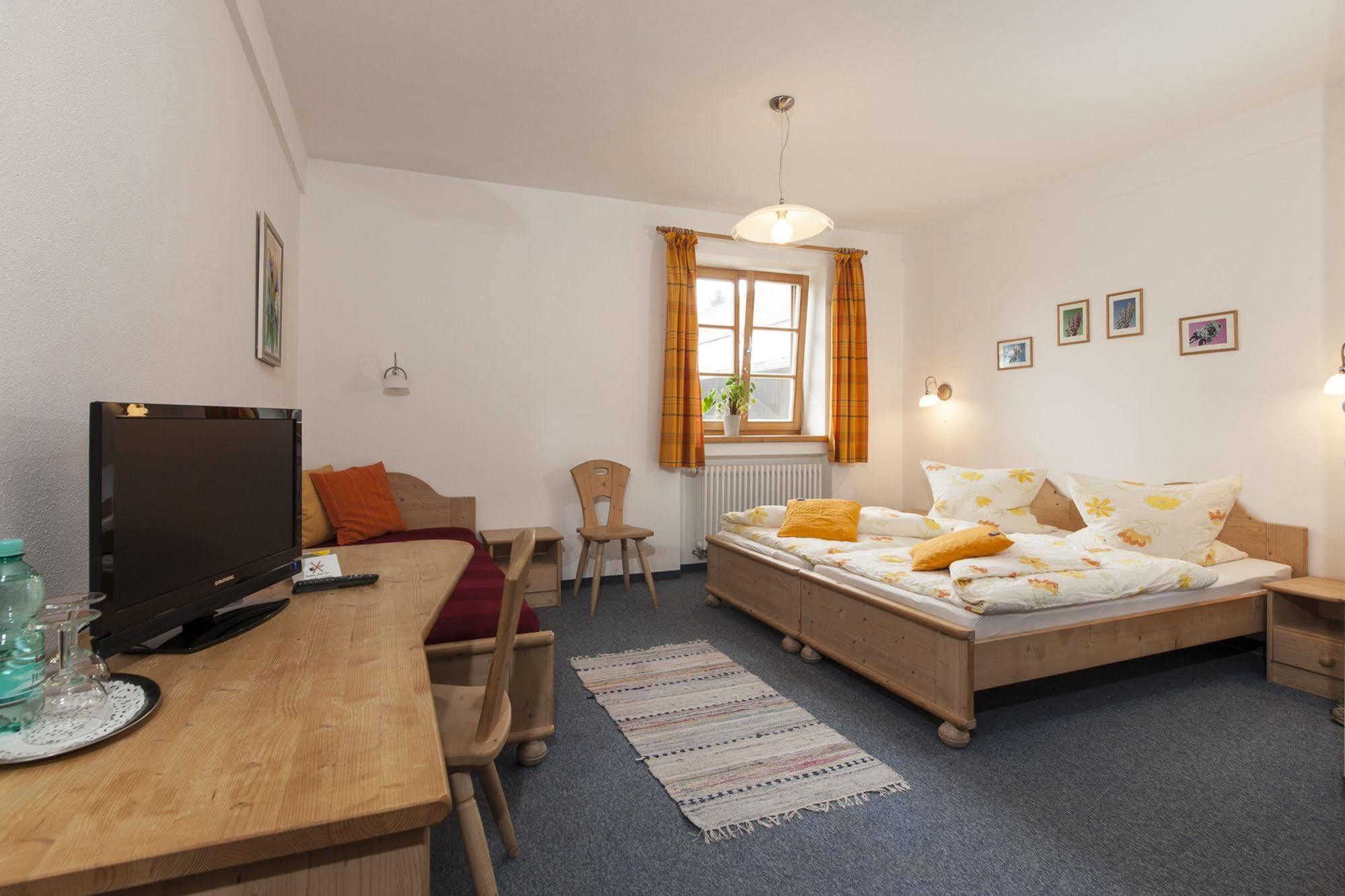 Pension Bernhardhof Otterfing Extérieur photo